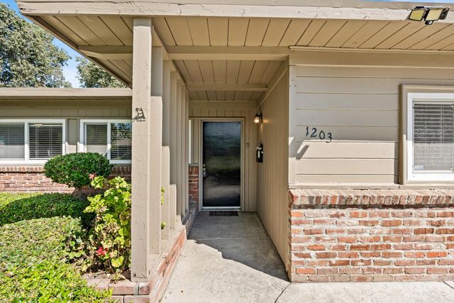 1203 Calhoun Way, Stockton, CA 95207