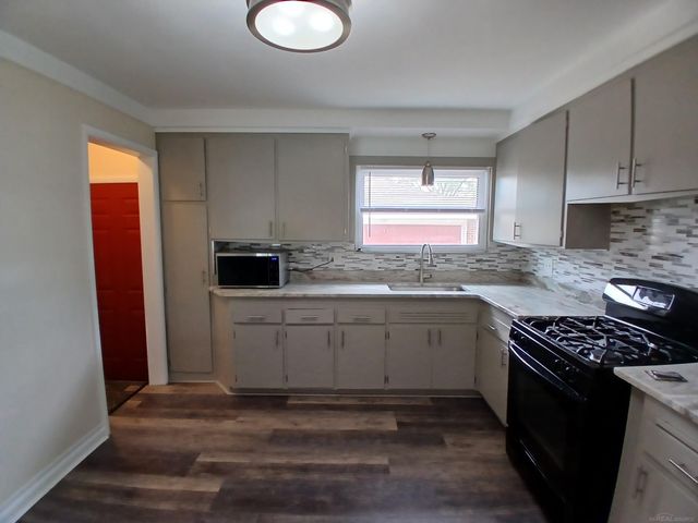 24675 Ridgecroft Avenue, Eastpointe, MI 48021