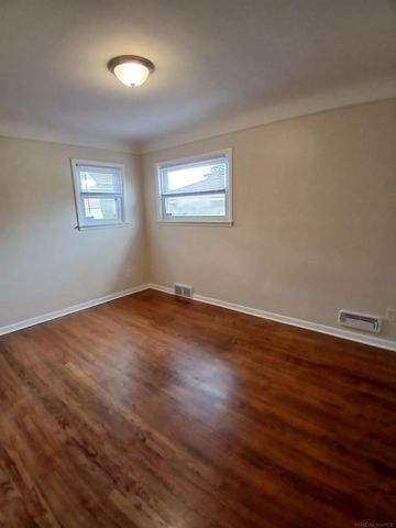 24675 Ridgecroft Avenue, Eastpointe, MI 48021
