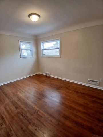 24675 Ridgecroft Avenue, Eastpointe, MI 48021