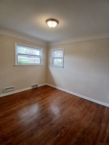 24675 Ridgecroft Avenue, Eastpointe, MI 48021