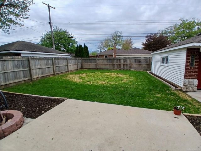 24675 Ridgecroft Avenue, Eastpointe, MI 48021