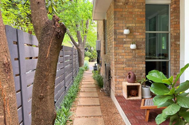 608 W Annie ST A, Austin, TX 78704