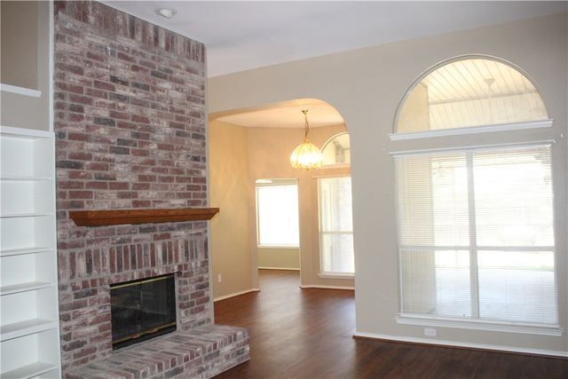 821 Lowe Drive, Cedar Hill, TX 75104