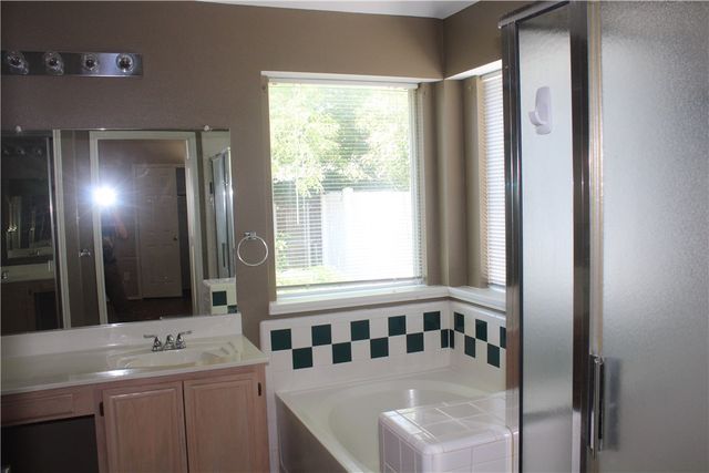 821 Lowe Drive, Cedar Hill, TX 75104