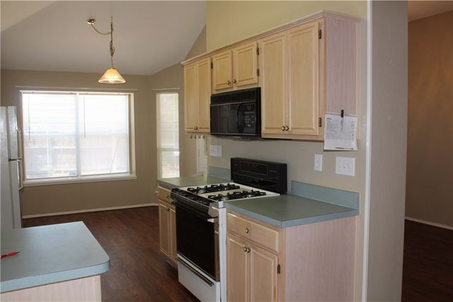 821 Lowe Drive, Cedar Hill, TX 75104