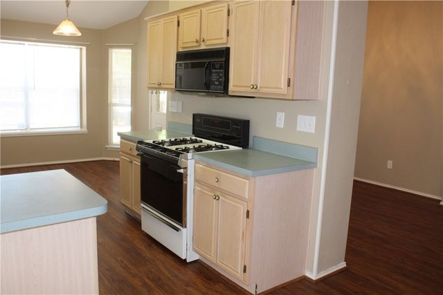 821 Lowe Drive, Cedar Hill, TX 75104