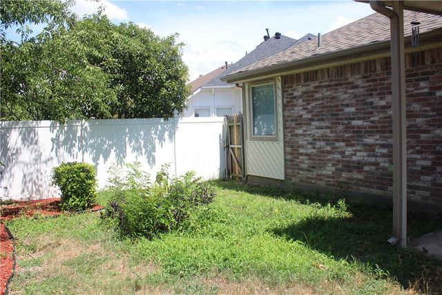 821 Lowe Drive, Cedar Hill, TX 75104