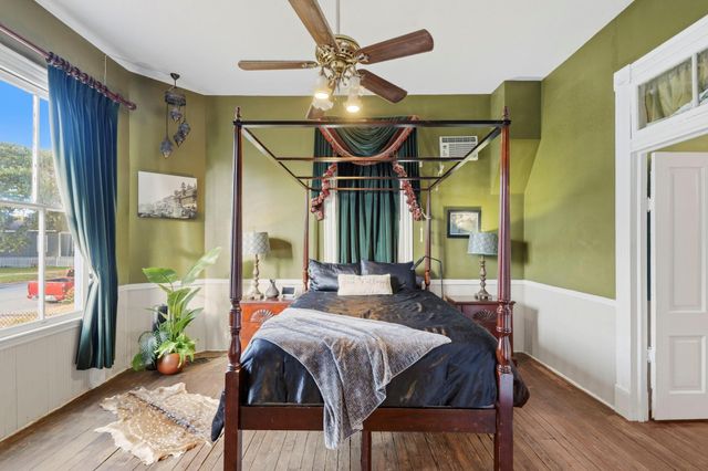 1727 Ursuline Street, Galveston, TX 77550