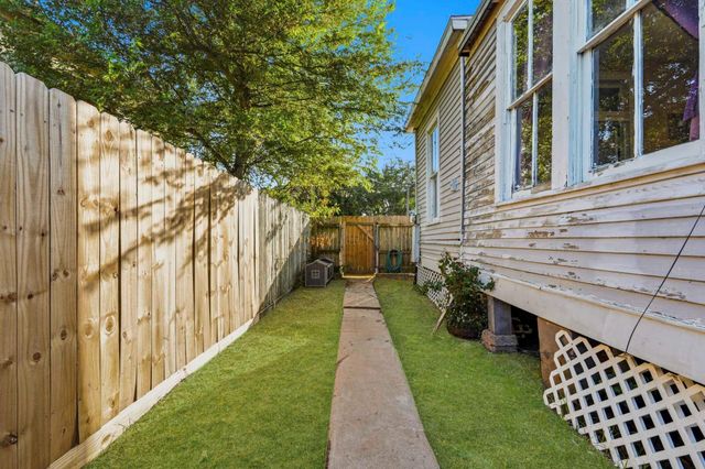 1727 Ursuline Street, Galveston, TX 77550