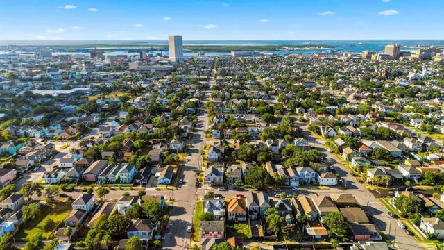 1727 Ursuline Street, Galveston, TX 77550