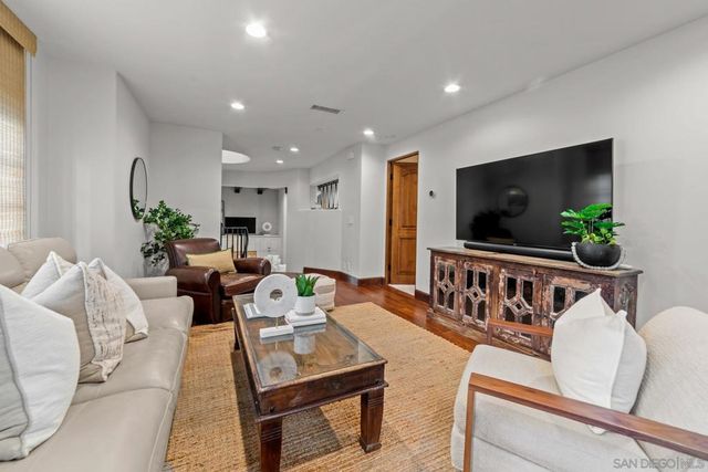 937 F Ave, Coronado, CA 92118