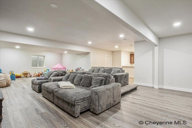 2200 ARROWLEAF DR, Cheyenne, WY 82007