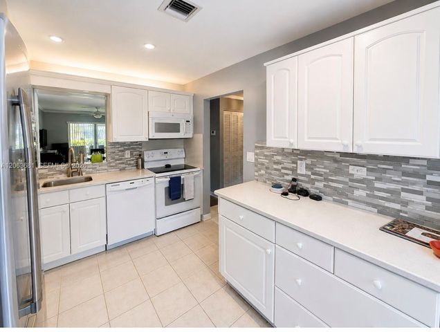 6720 Moonlit Drive, Delray Beach, FL 33446