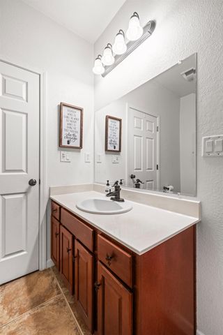 1198 Davmore Ln, Lincoln, CA 95648