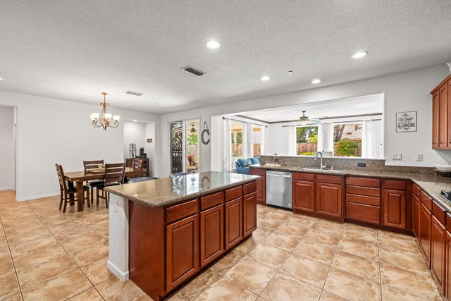 1198 Davmore Ln, Lincoln, CA 95648