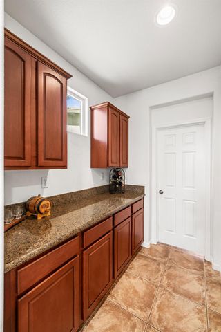 1198 Davmore Ln, Lincoln, CA 95648