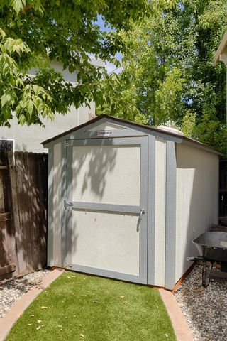 1198 Davmore Ln, Lincoln, CA 95648