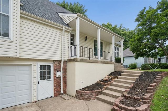 6804 N Agnes Avenue, Gladstone, MO 64119