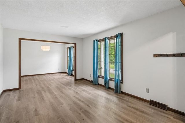 6804 N Agnes Avenue, Gladstone, MO 64119