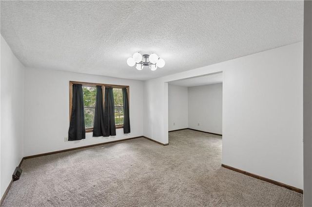 6804 N Agnes Avenue, Gladstone, MO 64119