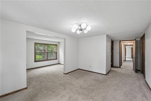 6804 N Agnes Avenue, Gladstone, MO 64119