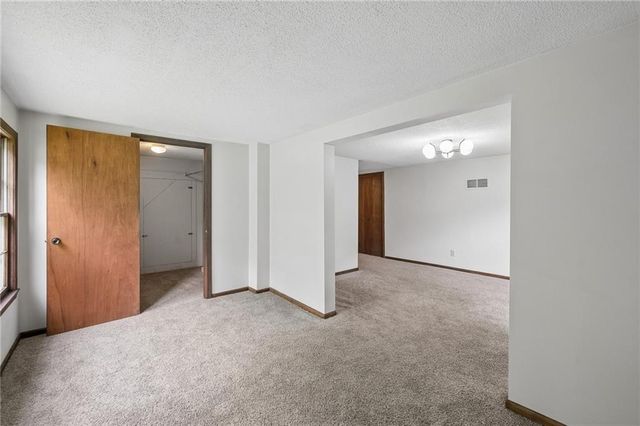 6804 N Agnes Avenue, Gladstone, MO 64119