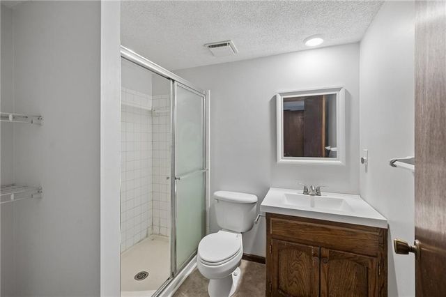 6804 N Agnes Avenue, Gladstone, MO 64119