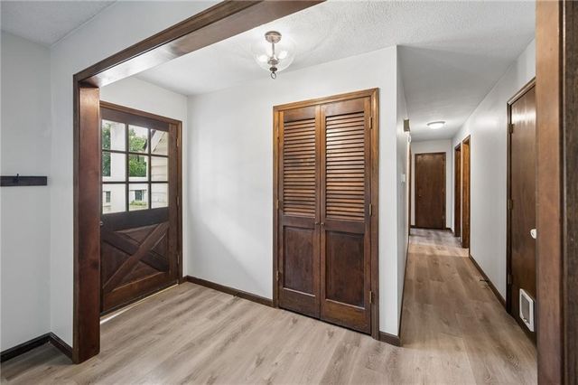6804 N Agnes Avenue, Gladstone, MO 64119