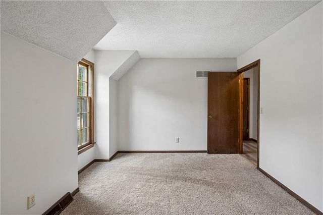 6804 N Agnes Avenue, Gladstone, MO 64119