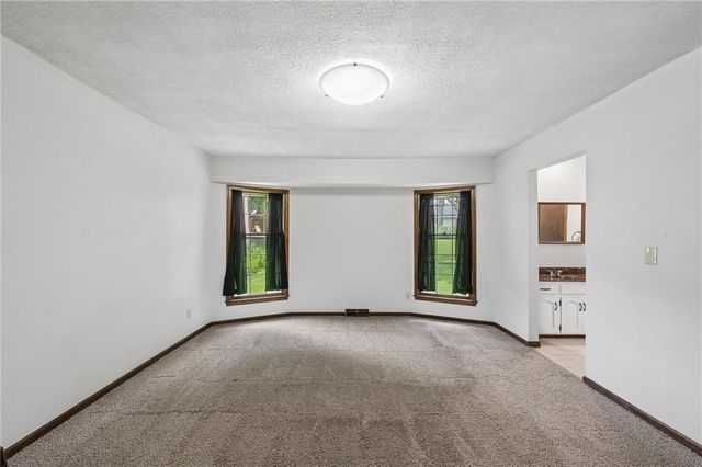 6804 N Agnes Avenue, Gladstone, MO 64119
