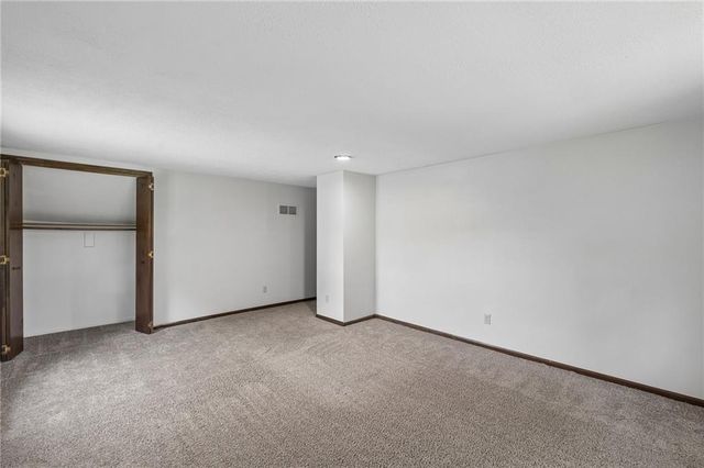 6804 N Agnes Avenue, Gladstone, MO 64119