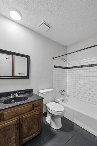 6804 N Agnes Avenue, Gladstone, MO 64119
