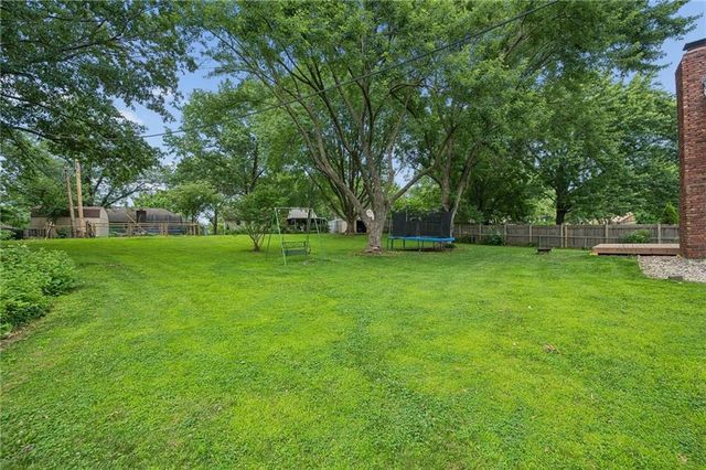 6804 N Agnes Avenue, Gladstone, MO 64119
