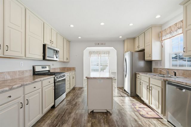 14 Hagop Road, Salem, NH 03079