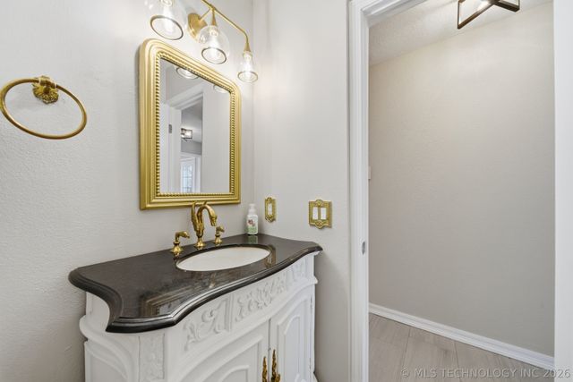 1226 Forest Lane, Catoosa, OK 74015