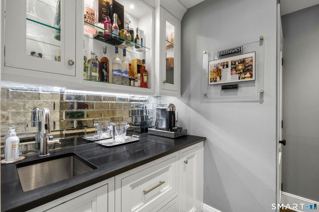 2 Old Church Road 1, Greenwich, CT 06830