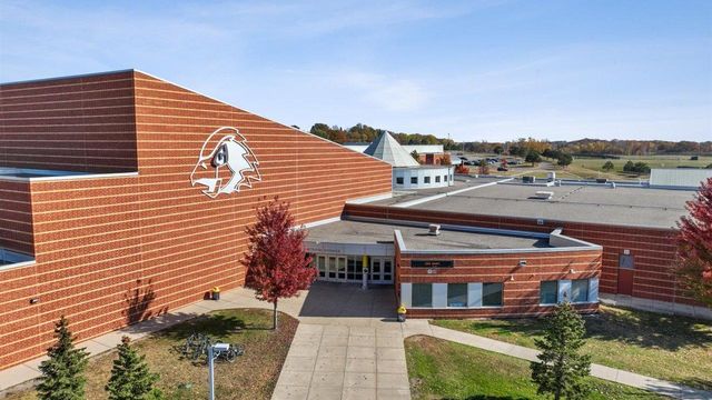 887 Laurel Court, Chaska, MN 55318