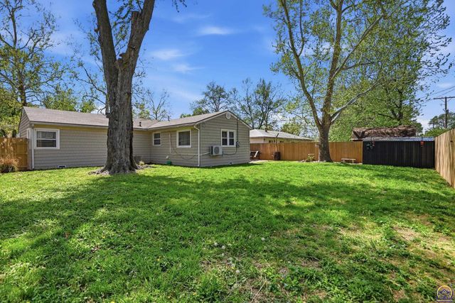 5700 SW Avalon LN, Topeka, KS 66604