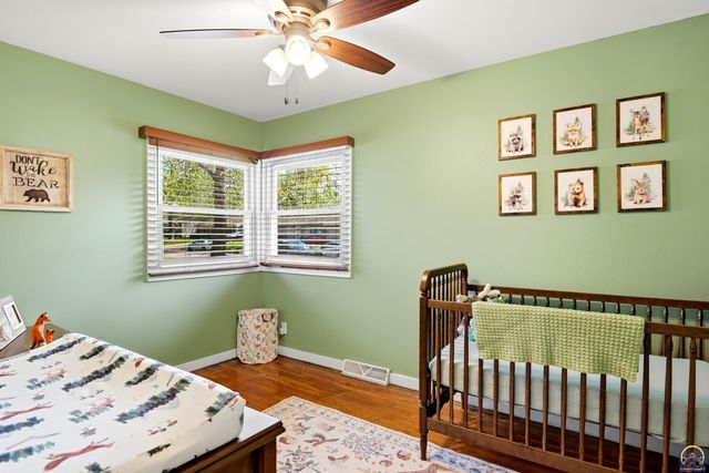 5700 SW Avalon LN, Topeka, KS 66604