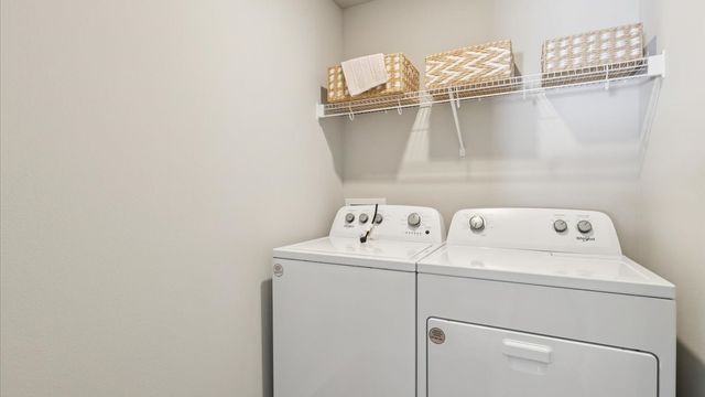 5704 152nd Street, Urbandale, IA 50111