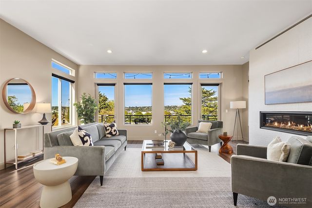 4025 Burton Place W, Seattle, WA 98199