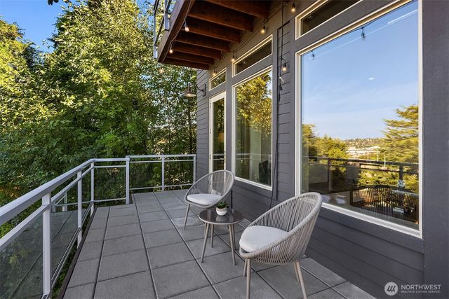 4025 Burton Place W, Seattle, WA 98199