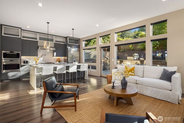 4025 Burton Place W, Seattle, WA 98199