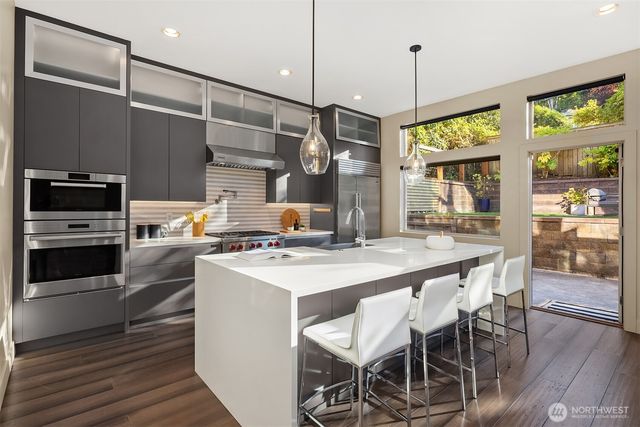 4025 Burton Place W, Seattle, WA 98199