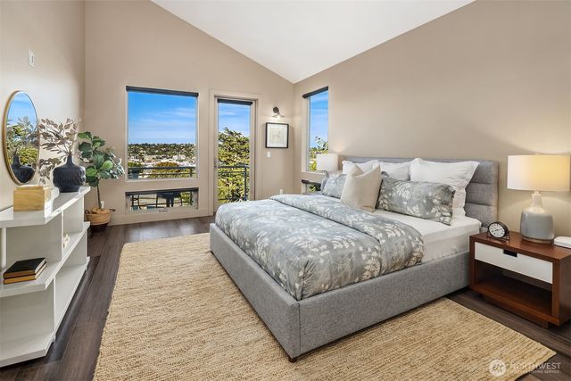 4025 Burton Place W, Seattle, WA 98199