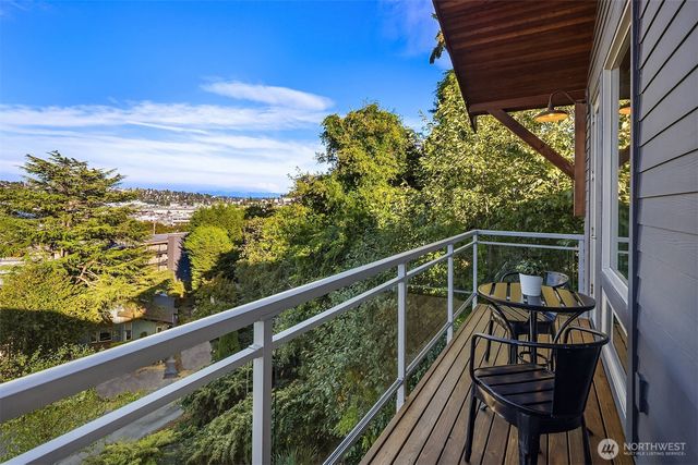 4025 Burton Place W, Seattle, WA 98199