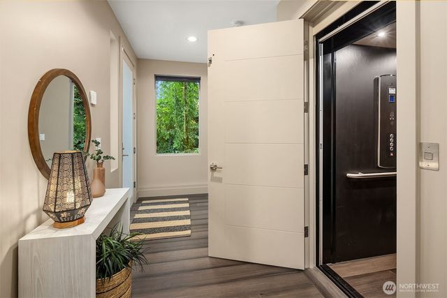 4025 Burton Place W, Seattle, WA 98199