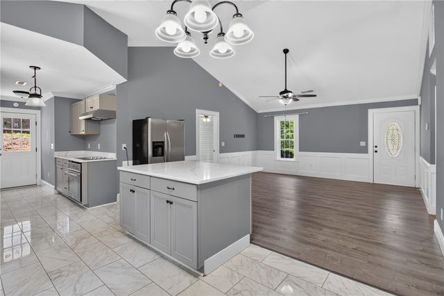 420 Sherwood Drive, Seneca, SC 29678