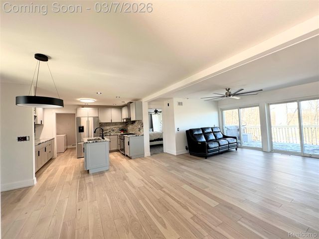 1509 Oregon Court, Waterford Charter Township, MI 48327